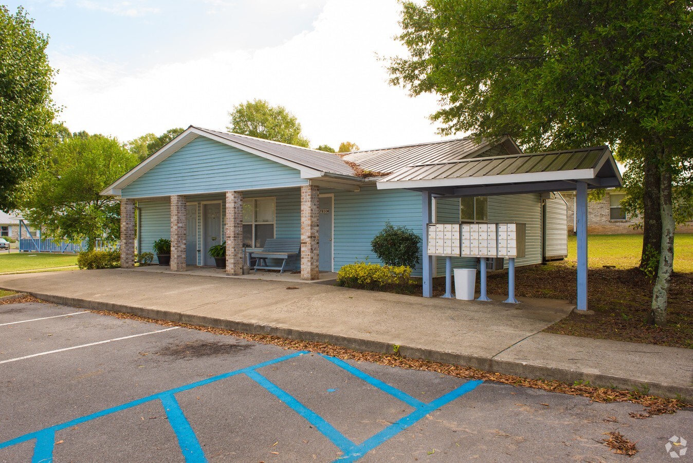 Photo - River Oaks Apartments