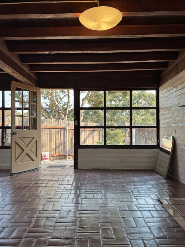 Photo - 72 Laureles Grade