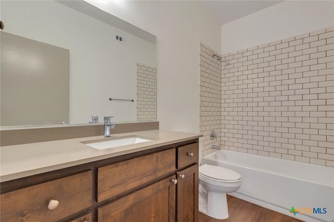 Building Photo - 1011 N LBJ Dr Unit 101