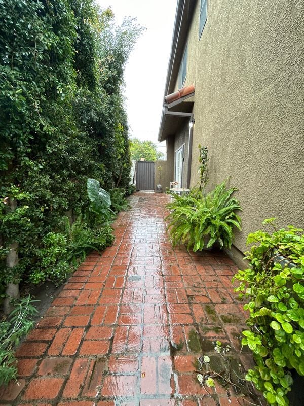 Building Photo - 10210 Newville Ave