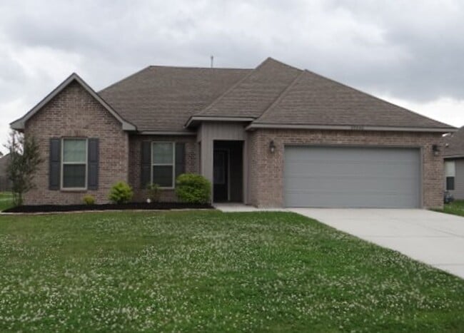 Building Photo - Beautiful Home for Lease in Denham Springs