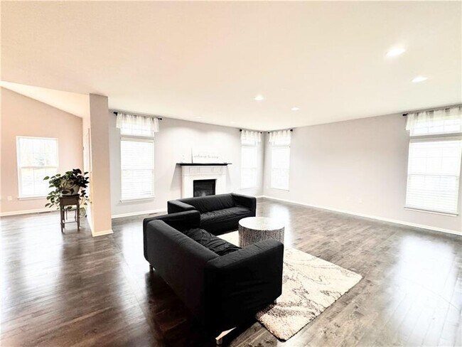 Photo - 1418 N Shevlin Ct