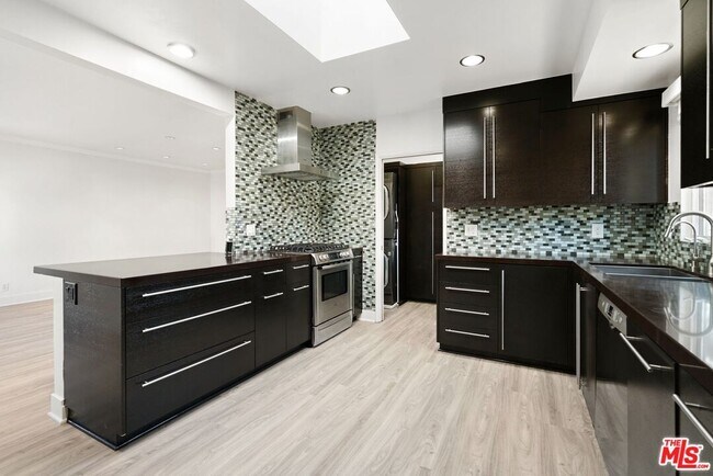 Photo - 2658 34th St