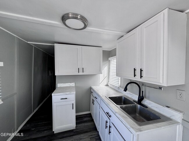 Photo - 8335 Roseway Dr