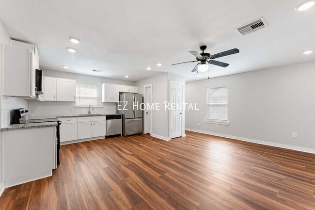 Photo - 8617 Clarington St Unidad A