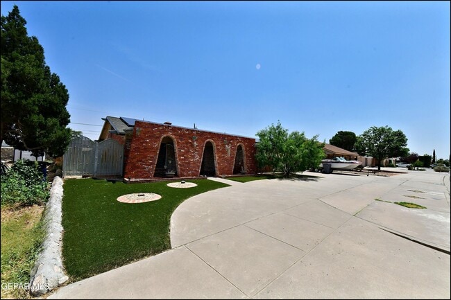 Building Photo - 9125 W H Burges Dr