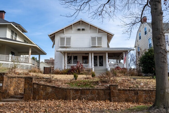 Gorgeous 3 Bed 2 Bath In Quiet Neighborhood - Gorgeous 3 Bed 2 Bath In Quiet Neighborhood House