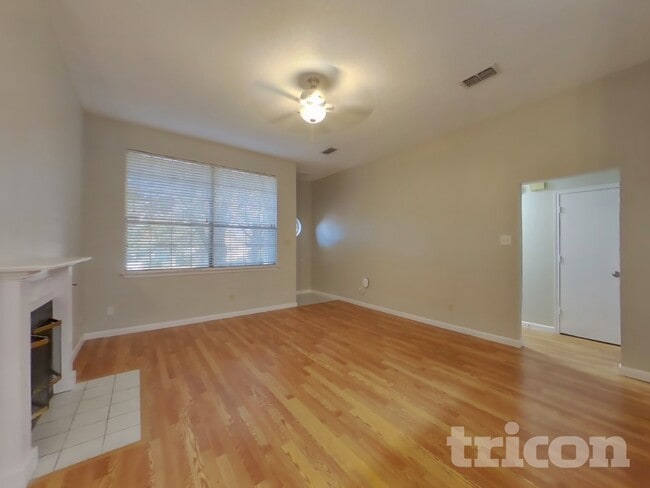 Photo - 1027 Brittany Dr