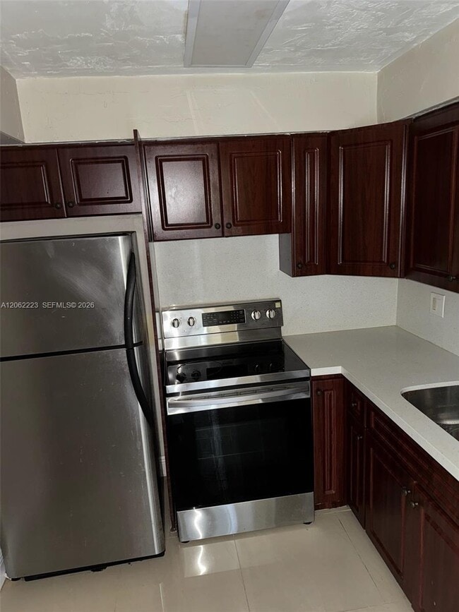 Building Photo - 14052 NE 2nd Ct Unit 221