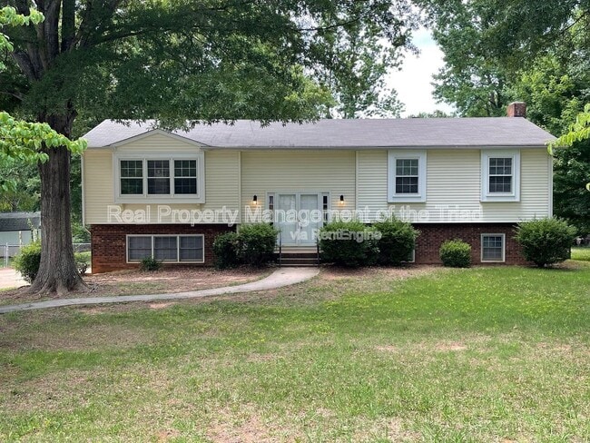 Building Photo - 284 Longmeadow Dr Rental