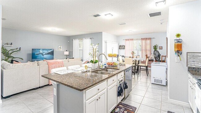 Photo - 1610 Spray Terrace