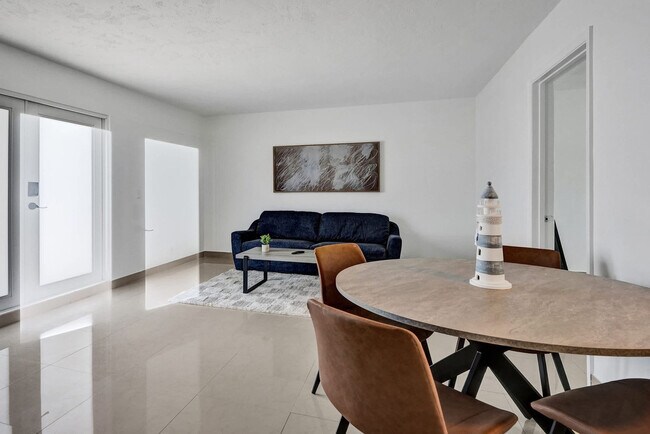 Photo - 905 N Federal Hwy Unidad SI ID1504074P