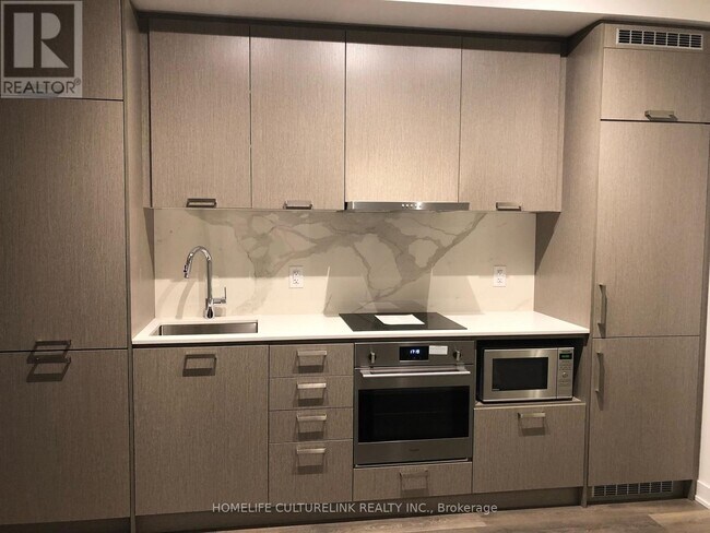 Photo - 10 Honeycrisp Cres Unit 815