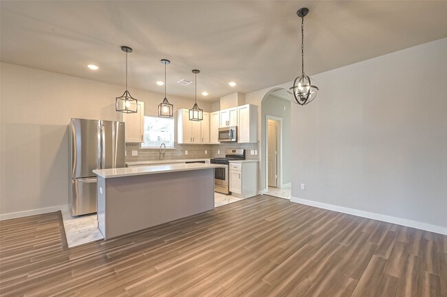 Photo - 910 King St