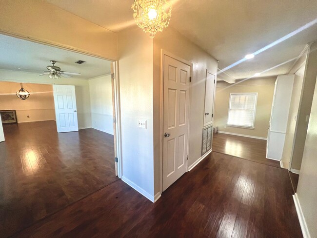 Photo - 107 Hampton Ave