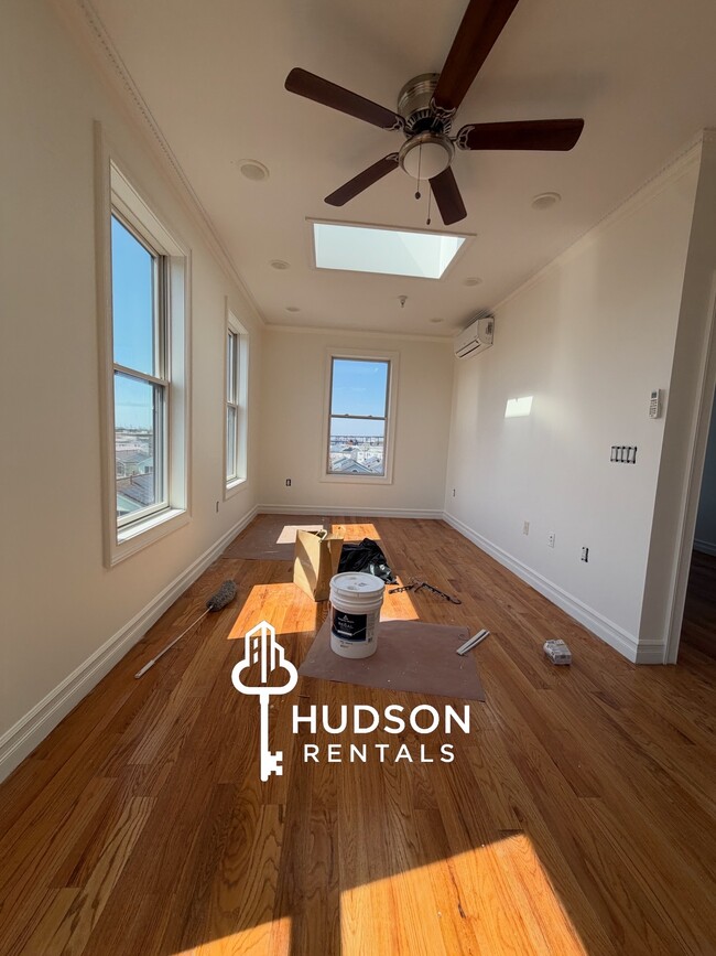 373 Avenida Danforth 404 - 369 Danforth Ave Unidad 404