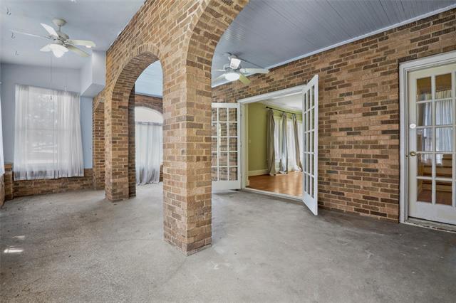 Building Photo - 2625 S University Dr