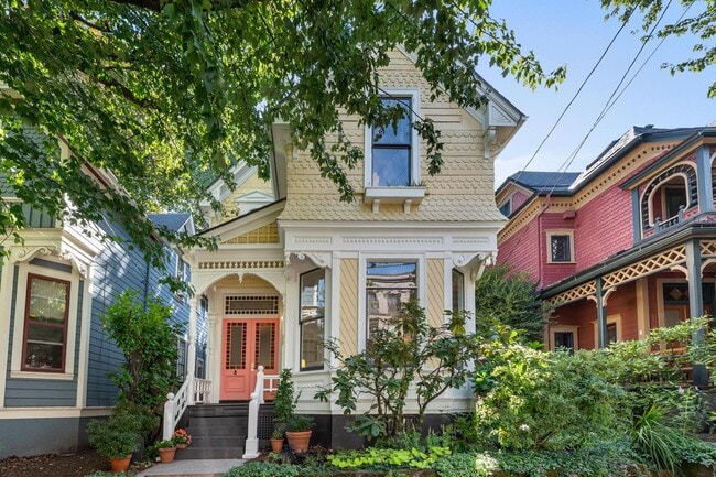 Building Photo - 1720 NW Hoyt St