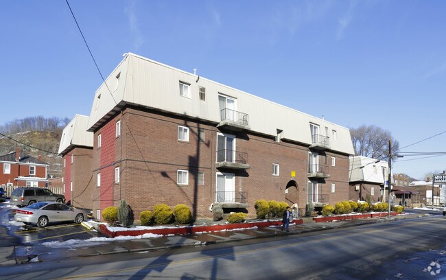 Primary Photo - 1704-1710 Main St Apartments