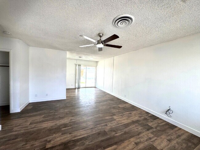 Photo - Freshly renovated 3 bed 2 bath single stor... Apartment