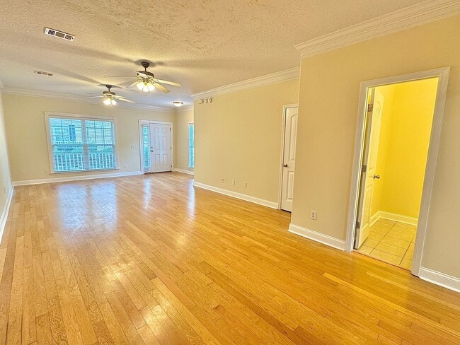 Photo - AVAILABLE MID-APRIL 2026! (No Pets)