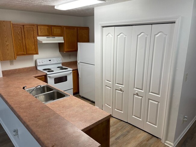 Photo - Spacious 4 Bedroom Townhome in Jackson with fenced backyard!