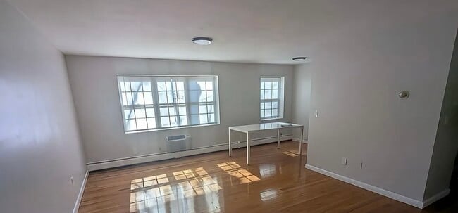 Building Photo - 227 Central Ave Unit 2