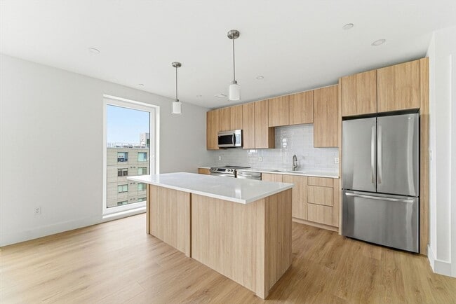 Building Photo - 1066 Commonwealth Ave Unit 203