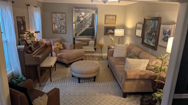 Photo - Kempsville, Brigadoon Pines 5 BR 2.5 BA 2700 sq ft, 2 car garage