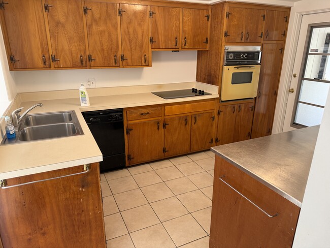 Photo - 530 Byron Rd