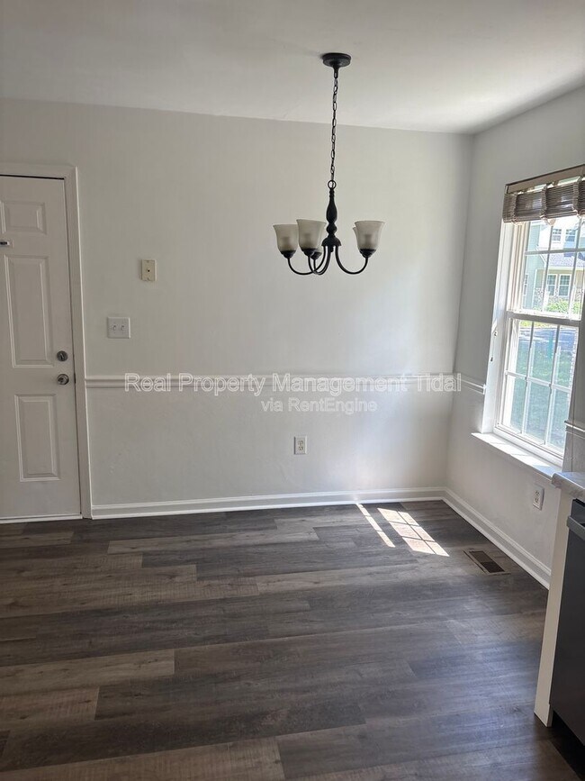 Photo - 5048 Queen St