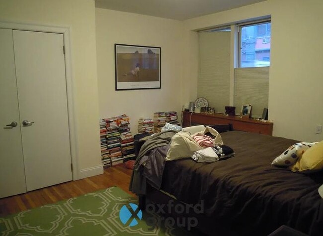 Photo - Bank Street