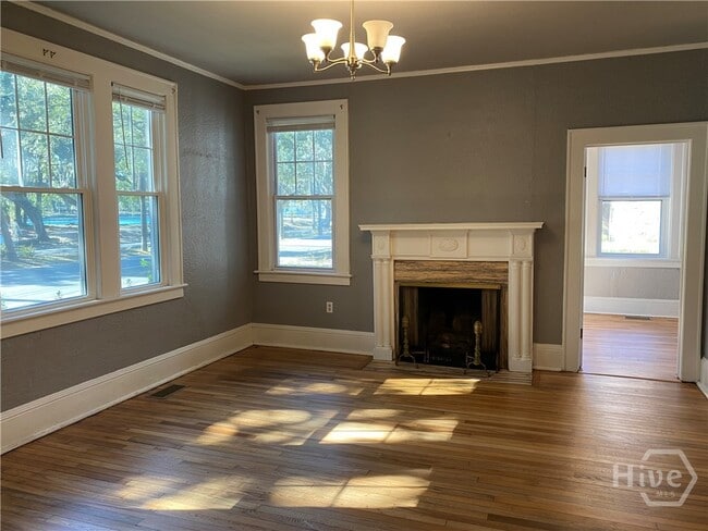 Photo - 1240 E Victory Dr