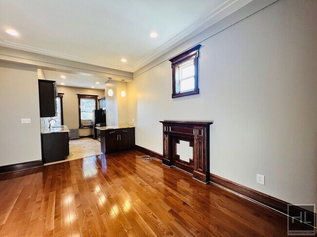 MENAHAN STREET - MENAHAN STREET Apartment Unit 3R