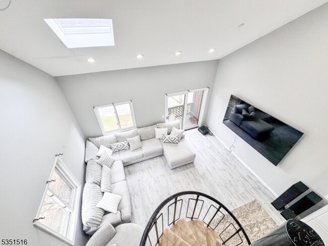 4 Alta Ct W
