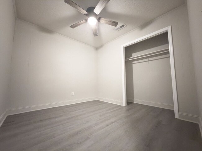Photo - 836 White Oak Dr Unit B