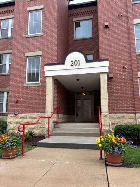 Entrance - 201 E Lane St Condo Unit 206