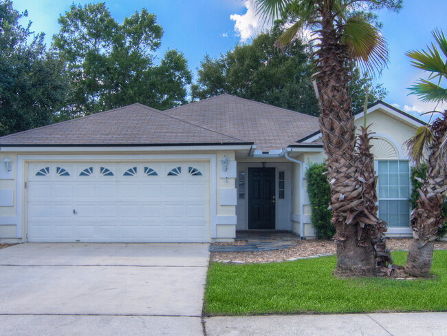 Building Photo - 1588 Glen View St