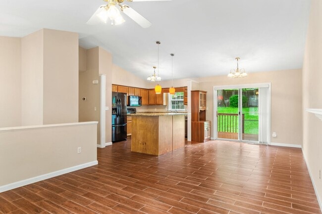 70 John's Ct NW