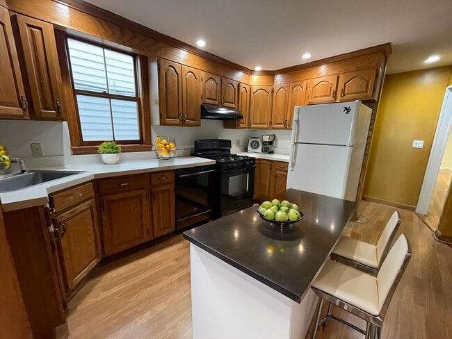 Photo - South Boston 5 Bed / 3 Bath – W/D in Unit – 9/1