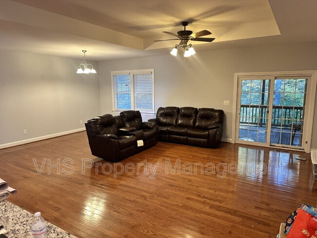 Photo - 2400 Lakeview Pkwy