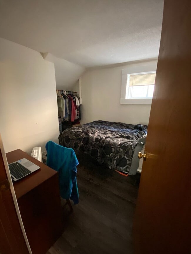 Building Photo - 3 Bedroom Near Campus Unit 6
