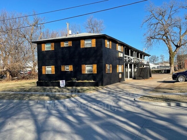 Building Photo - 719 S Troost Ave Unit #3