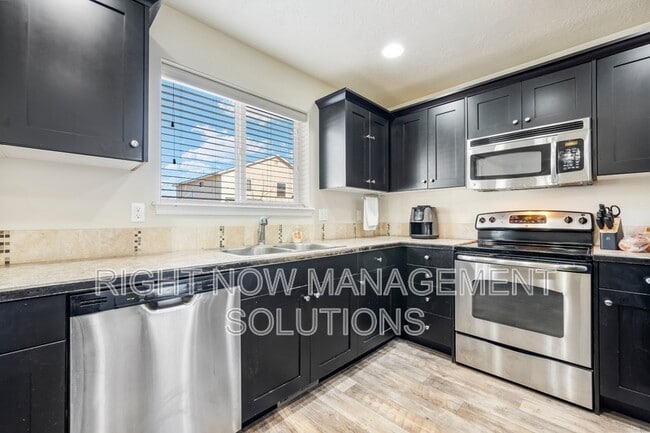 Photo - 1860 E Adelaide Dr