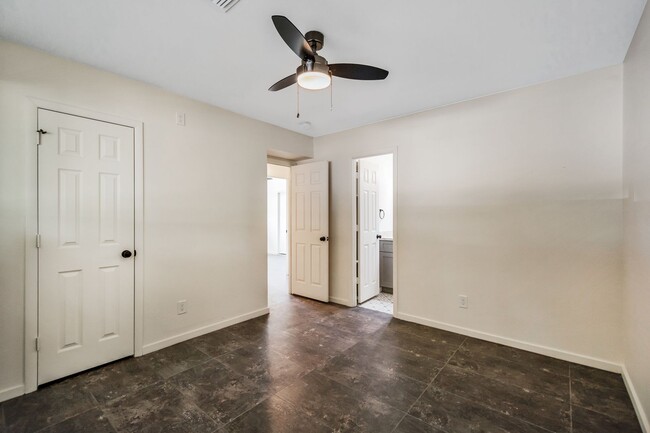 Photo - Spacious 6-Bedroom, 3.5-Bath Pool Home Near ASU Campus