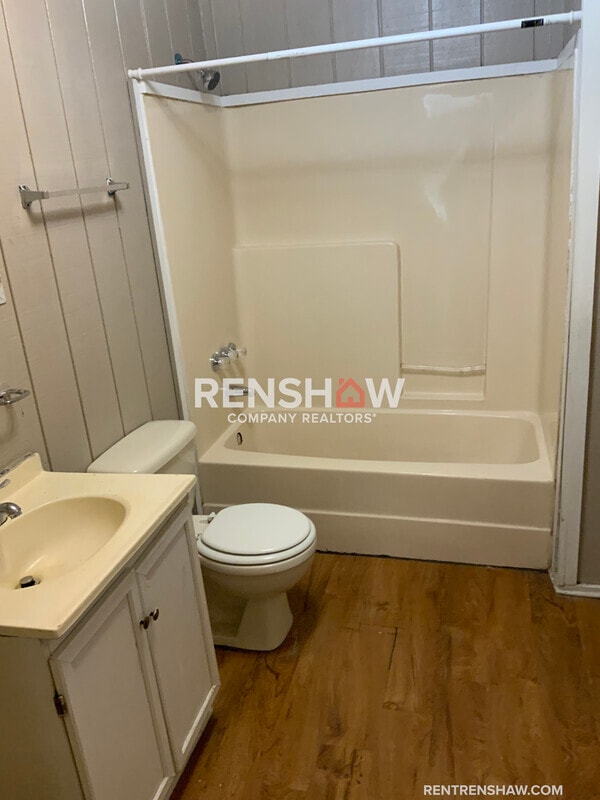 Photo - 180 Ross Ave