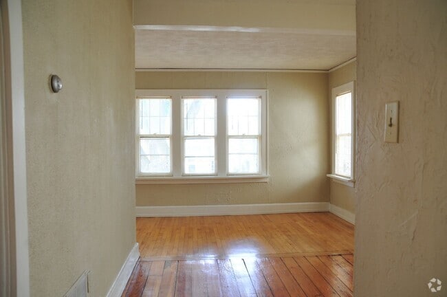 Building Photo - 2474 N Bartlett Ave Unit 2474A-Upper Rental