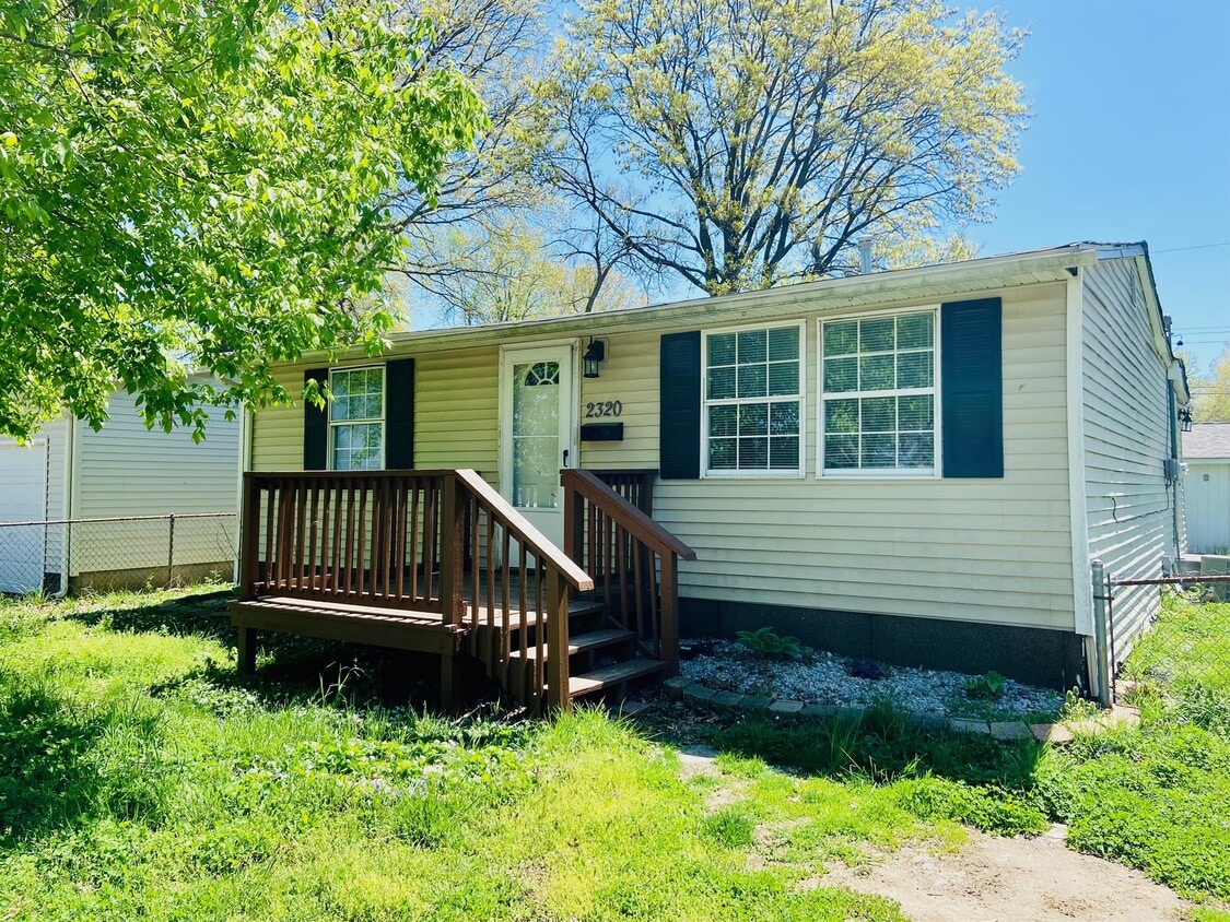 Photo - 2320 Miracle Ave (Granite City, IL)