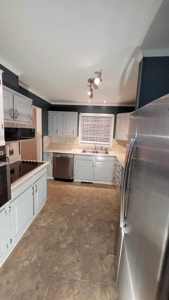 Modern Kitchen - 129 Reservoir Ridge Dr Unit 122 Res Rdg Up - 3Br