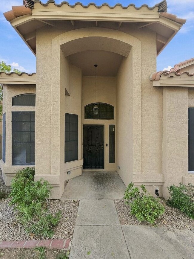 Location! Location! Beautiful 4 Bedroom/ 3 Bath Home! Ray/Kyrene